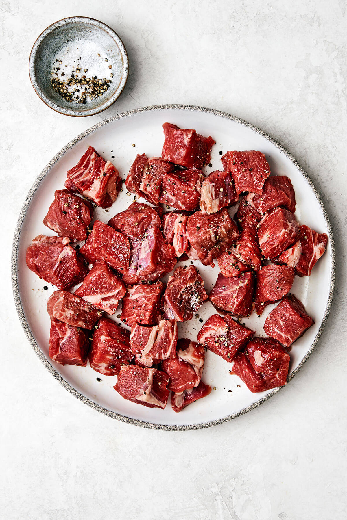 Seasoning beef stew chunks